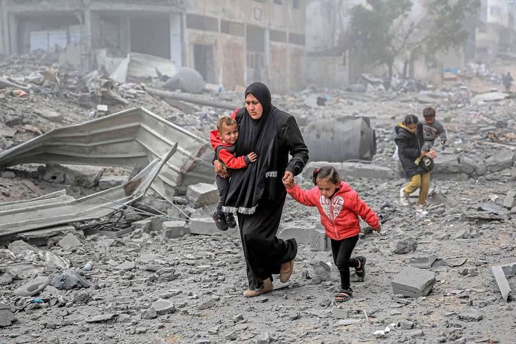 Mutter und Kinder in Gaza-Stadt.