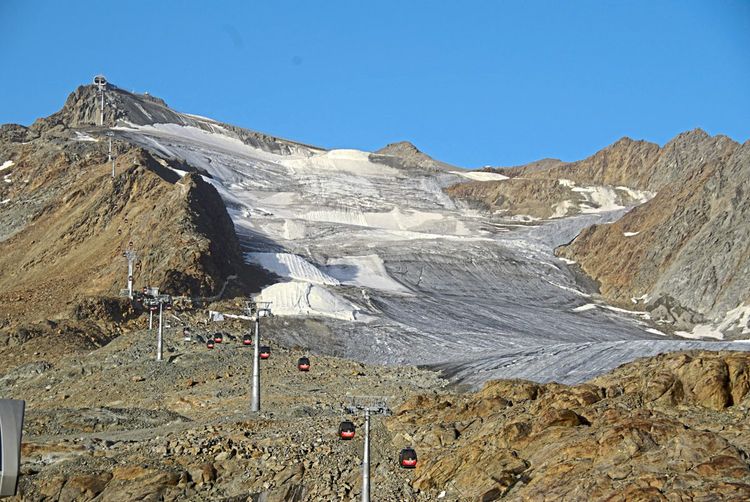 Gletscherskigebiet mit Seilbahn