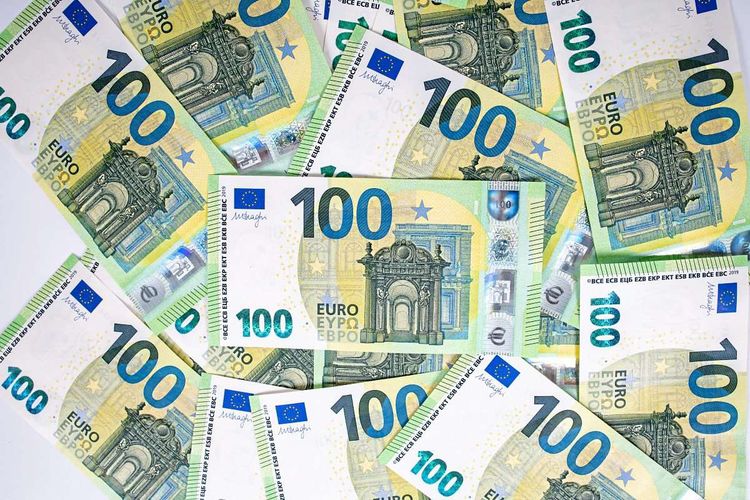 Geld, Geldscheine, Banknoten, Euro, 100-Euro-Scheine;