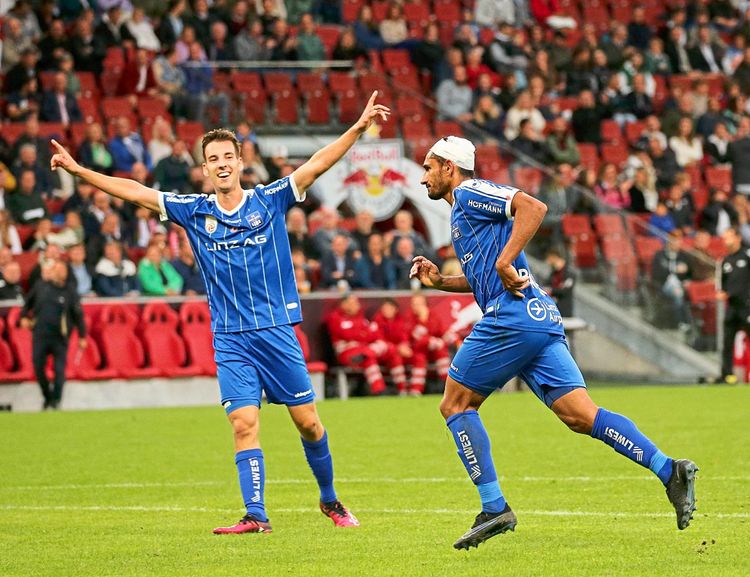 Ronivaldo dreht nach seinem Treffer gegen Salzburg zum Jubel ab.