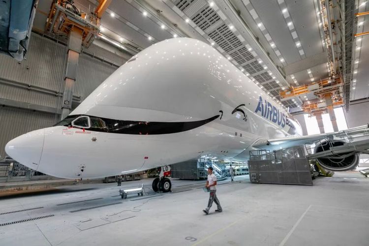 Der letzte Airbus Beluga XL zwinkert dem Betrachter zu.