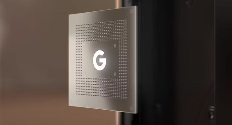Ein Chip mit einem Google-Logo.