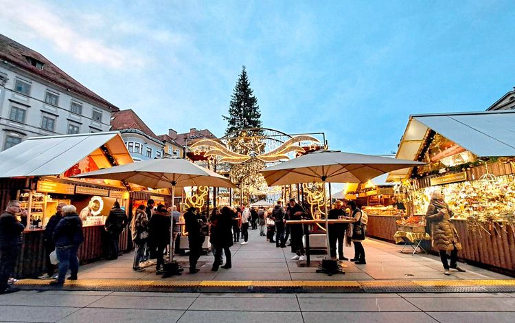 Der Grazer Adventmarkt am Hauptplatz.