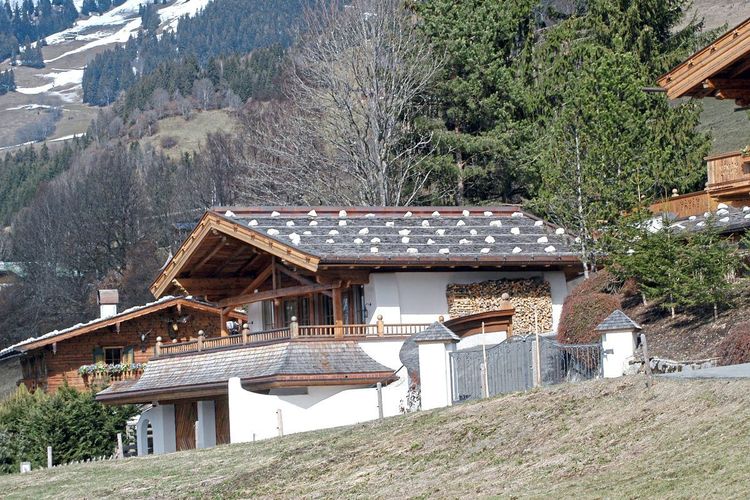 Diese Villa am Kochauweg in der Tiroler Gemeinde Aurach hatte Jelena Baturina 2009 erworben. Ihre Töchter verkauften sie 2021 um 9,8 Millionen Euro an eine deutsche Immobiliengesellschaft.