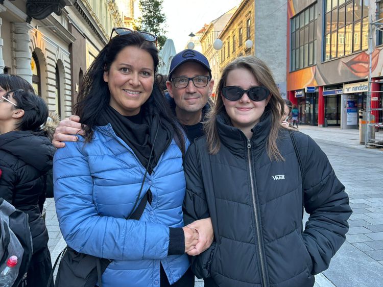 Sabrina, Massimiliano und Mafalda sind wegen einer Empfehlung hergekommen.