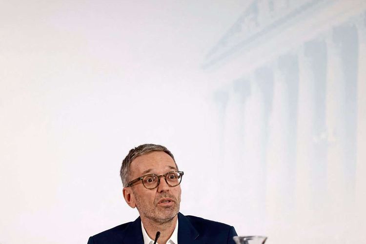 Jelinek, Hörbiger, Minichmayr, Peters, Philipp, Rau: Widerstand jetzt ...