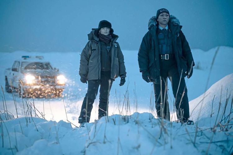 Kali Reis und Jodie Foster ermitteln im eisigen Alaska in einem grausamen Fall von Männermord: 