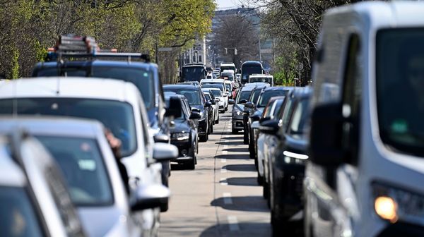 Zahlreiche-Stra-ensperren-und-ein-Unfall-sorgen-f-r-Staus-in-Wien