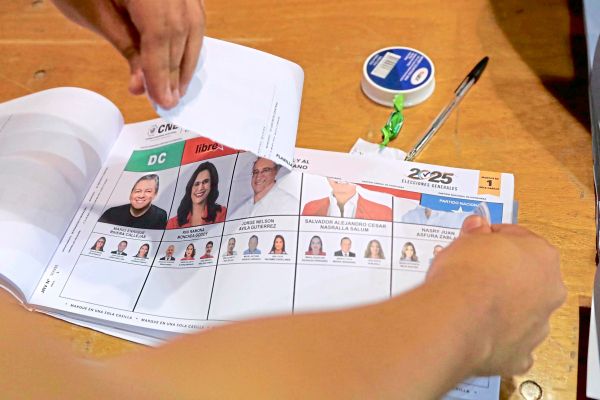 Pr-sidentschaftswahl-am-Sonntag-Noch-immer-kein-Ergebnis-in-Honduras