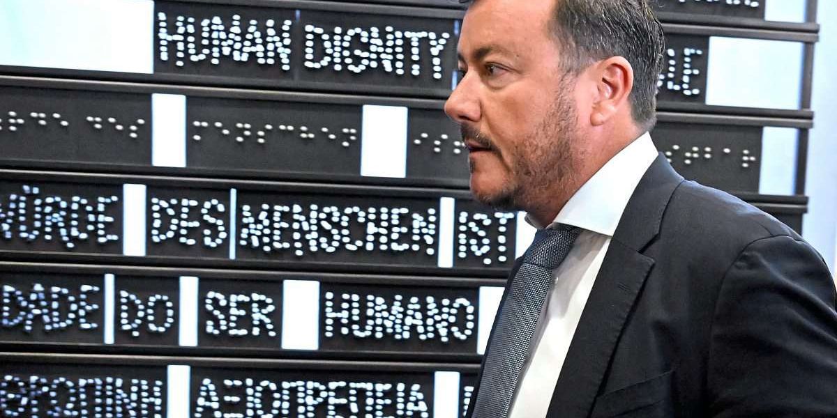 Benkos erste Einvernahme: "Dieser Verdacht trifft nicht zu"