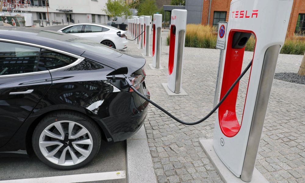 Tesla betreibt 1.800 Supercharger in Deutschland illegal - IT-Business -   › Web