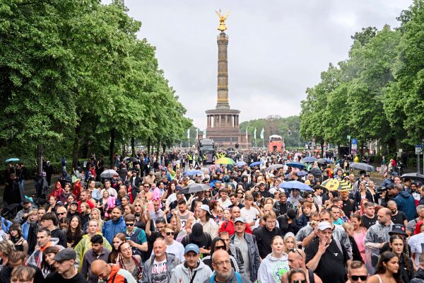 Berlin-Etliche-Verletzte-bei-Techno-Parade