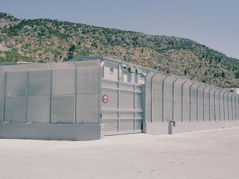 Italiens Deal mit Albanien: Über das Geschäft mit Menschen auf der Flucht