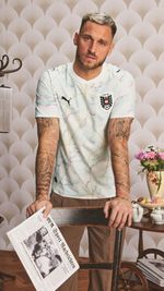 ÖFB-Auswärtstrikot: Lässt sich in diesem Kaffeehaus-Leiberl die WM gewinnen? 6d172d50 483d 47c0 82d5 68f3afa7829a