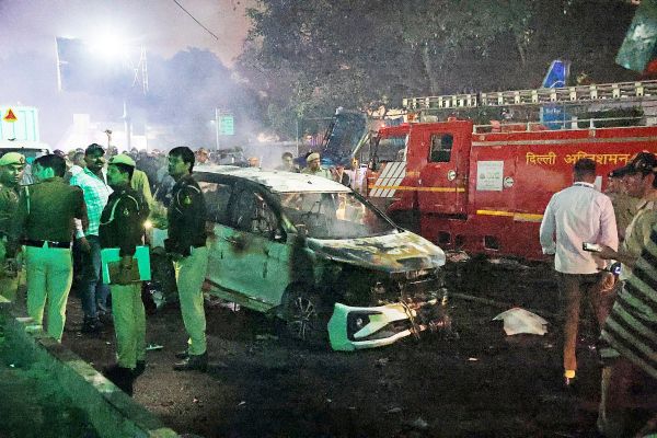 Mindestens-acht-Tote-bei-Auto-Explosion-in-Neu-Delhi