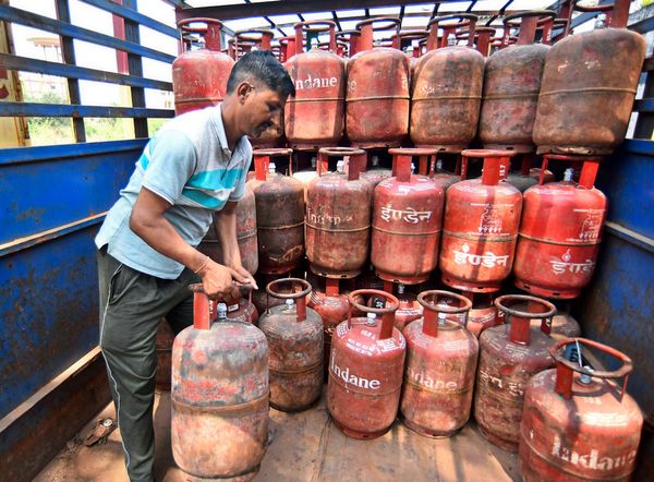 Finanzhilfen-Vier-Tage-Wochen-Rationierungen-wie-Staaten-weltweit-auf-die-Energiekrise-reagieren