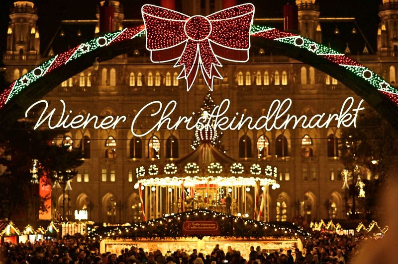 Stell dir vor, es ist Christkindlmarkt und grantige Wiener gehen hin