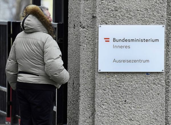 Zahl-der-origin-ren-Asyl-Antr-ge-r-ckl-ufig