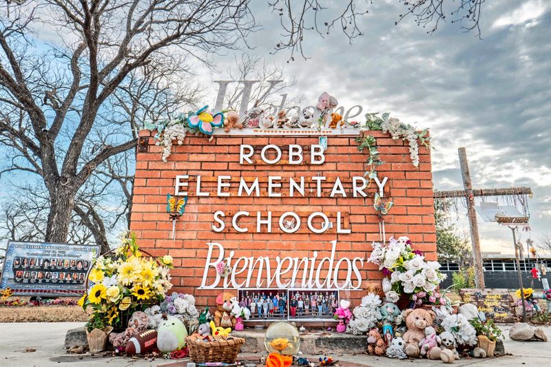 US-Polizist wegen fehlenden Eingreifens bei Waffenangriff in Schule vor Gericht