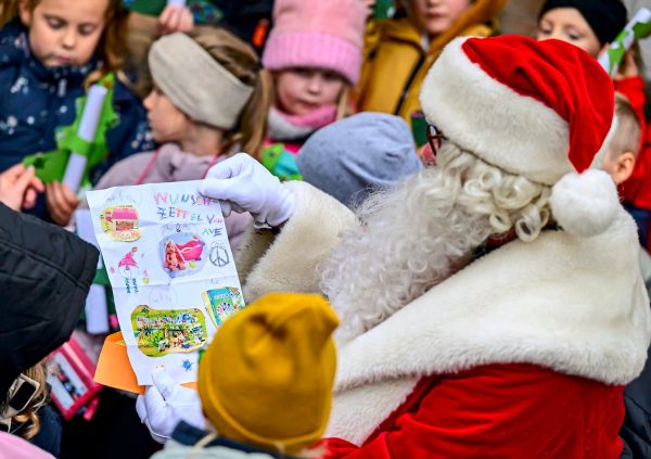 Sozialexpertin-Frauen-sind-Wichtel-Nikolaus-Adventkalender-Bef-llerin-und-gehen-selbst-oft-leer-aus-