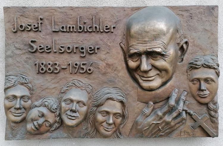 Bronzerelief von M. Schmid im Haller Altstadtpark