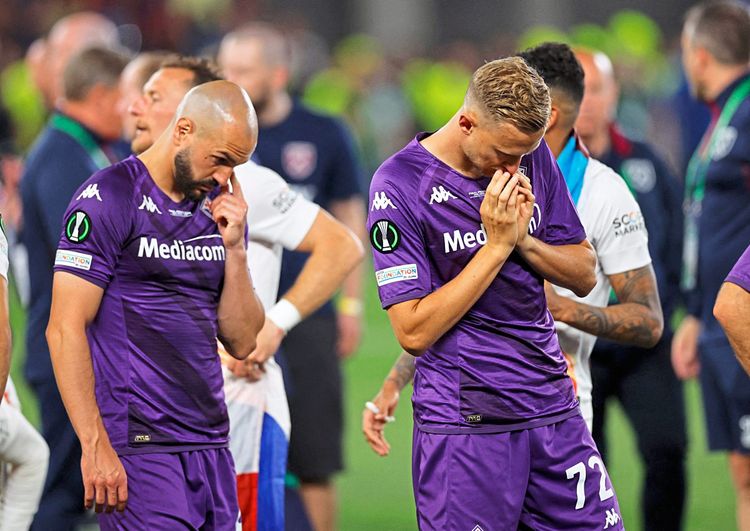 Fiorentina-Spieler sind traurig.