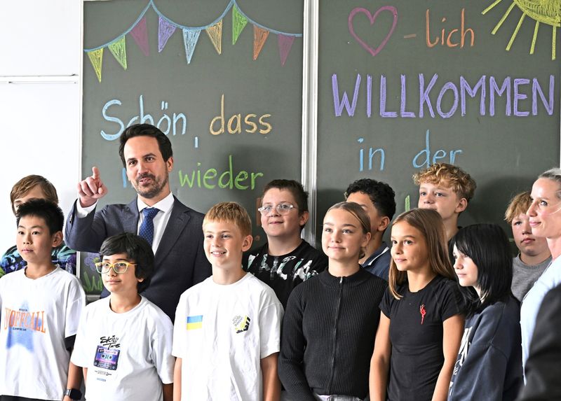 Handyverbot, Latein, Sommerschule: Was hat ein Jahr pinke Bildungspolitik wirklich gebracht?