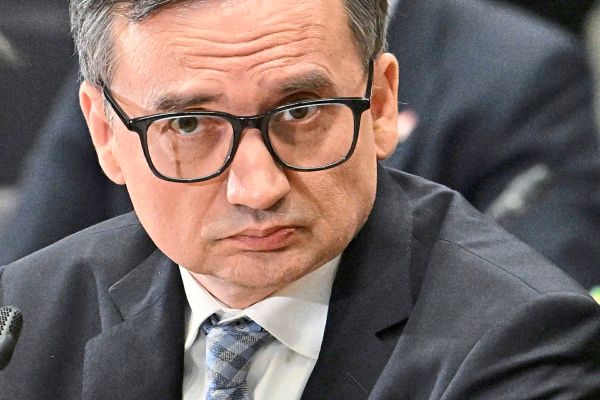 Medien-In-Polen-angeklagter-Ex-Justizminister-aus-Ungarn-geflohen