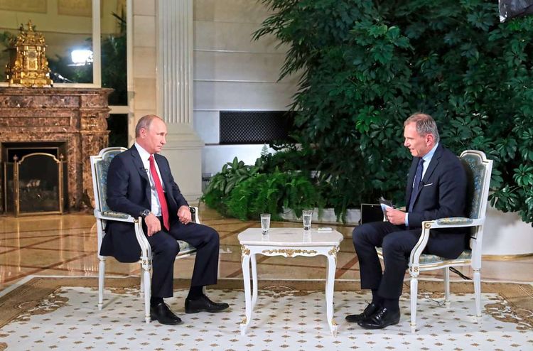 Angespannt: Armin Wolf interviewte im Juni 2018 Wladimir Putin.