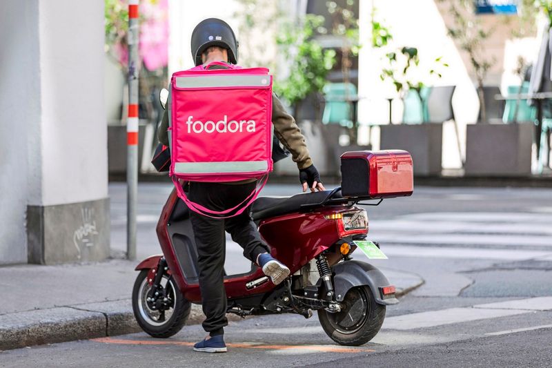 Platz für E-Mopeds abseits der Radwege