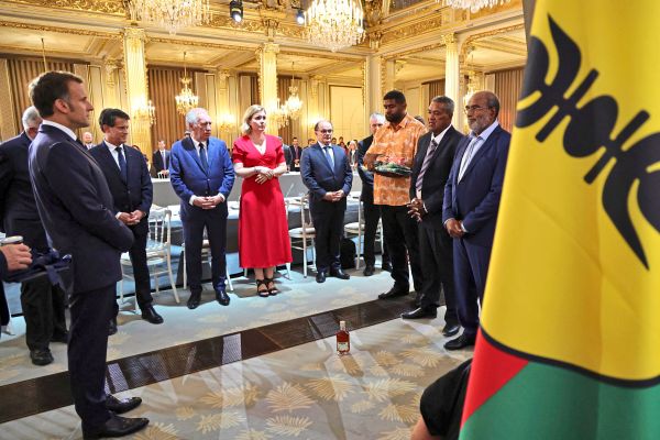 Neue-Optionen-f-r-von-Gewalt-gezeichnetes-Neukaledonien