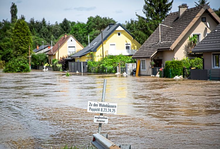 Überschwemmung einiger Häuser in Poppichl 