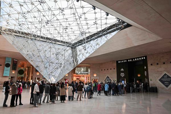 louvre-erh-ht-preise-f-r-touristen-aus-nicht-eu-l-ndern-um-45-prozent