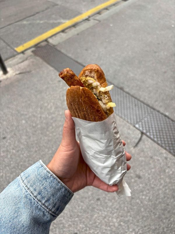 Legend-res-Streetfood-Warum-die-Menschen-in-Salzburg-f-r-eine-Bosna-Schlange-stehen
