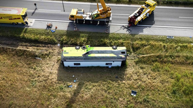 Flixbus auf Weg nach Wien in Deutschland umgekippt