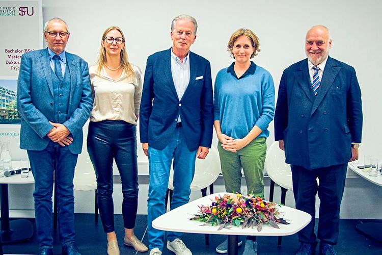 Teilnehmende an der Podiumsdiskussion an der SFU Wien