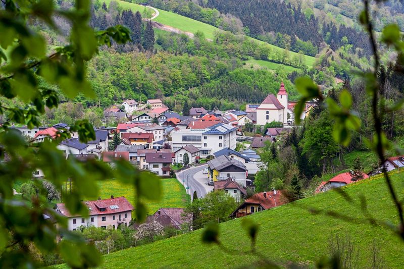 3000 Liter Öl, 30 Festmeter Holz, Fernwärme: So heizt ein Dorf
