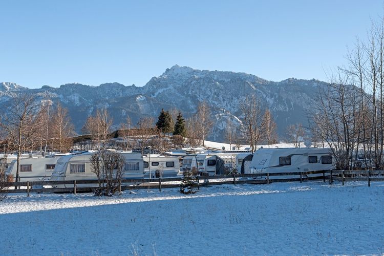 So kommen Wohnwagen und Camper gut durch den Winter - Panorama - Allgäuer  Zeitung