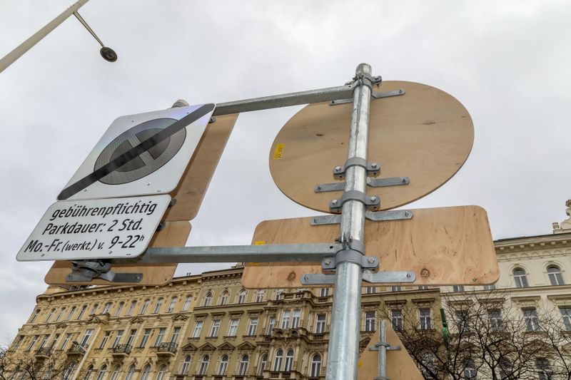 Wien testet Verkehrsschilder aus Holz