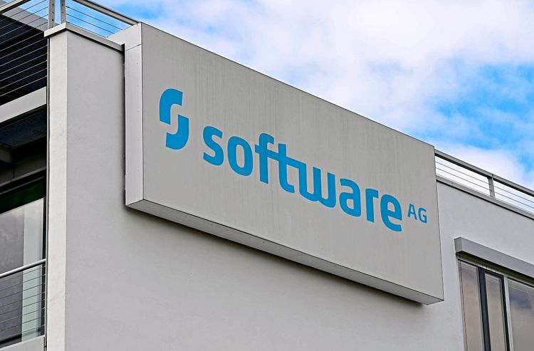 Das Firmenlogo der Software AG am Bürogebäude in Darmstadt-Eberstadt.