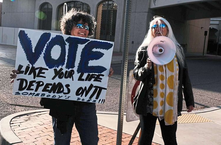 Abtreibungsbefürworterinnen demonstrieren in Tucson.