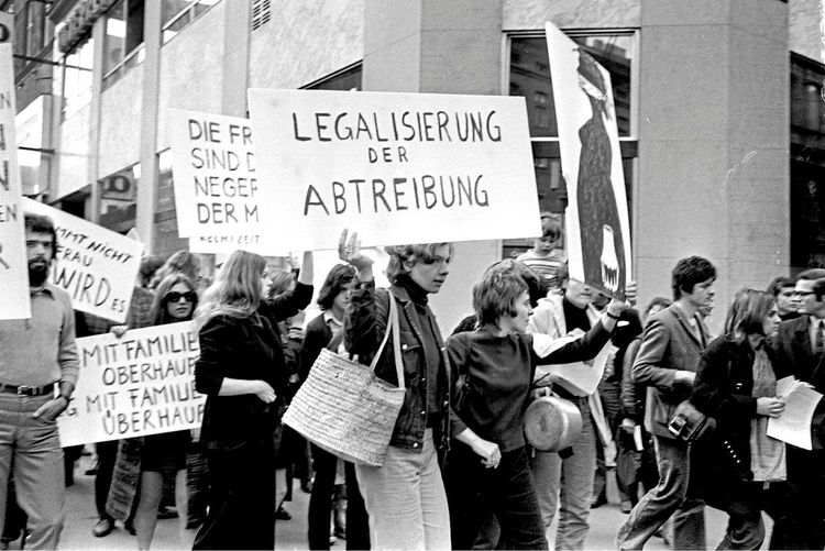 Demonstration für Legalisierung der Abtreibung im Mai 1971 in Wien