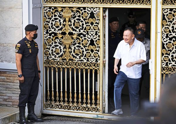 Thailands-Ex-Regierungschef-Thaksin-vorzeitig-aus-Gef-ngnis-entlassen