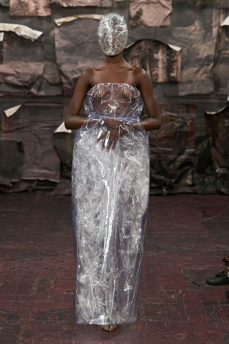 Balenciaga ohne Demna, Margiela mit Martens: Die Pariser Modewoche in Höchstform!