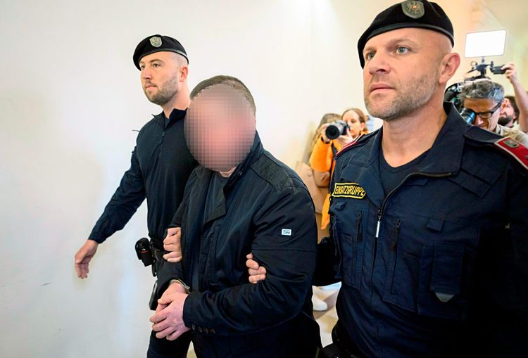 Angeklagter Obdachloser am Montag, 13. November 2023 anlässlich des Prozess wegen Doppelmordes an Apotheker und zweifacher Mutter in Wien
