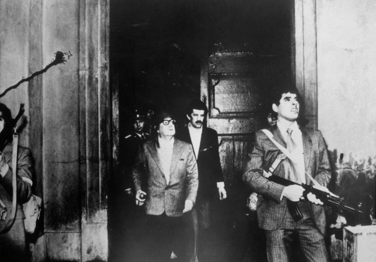 Präsident Allende mit Militärschutz