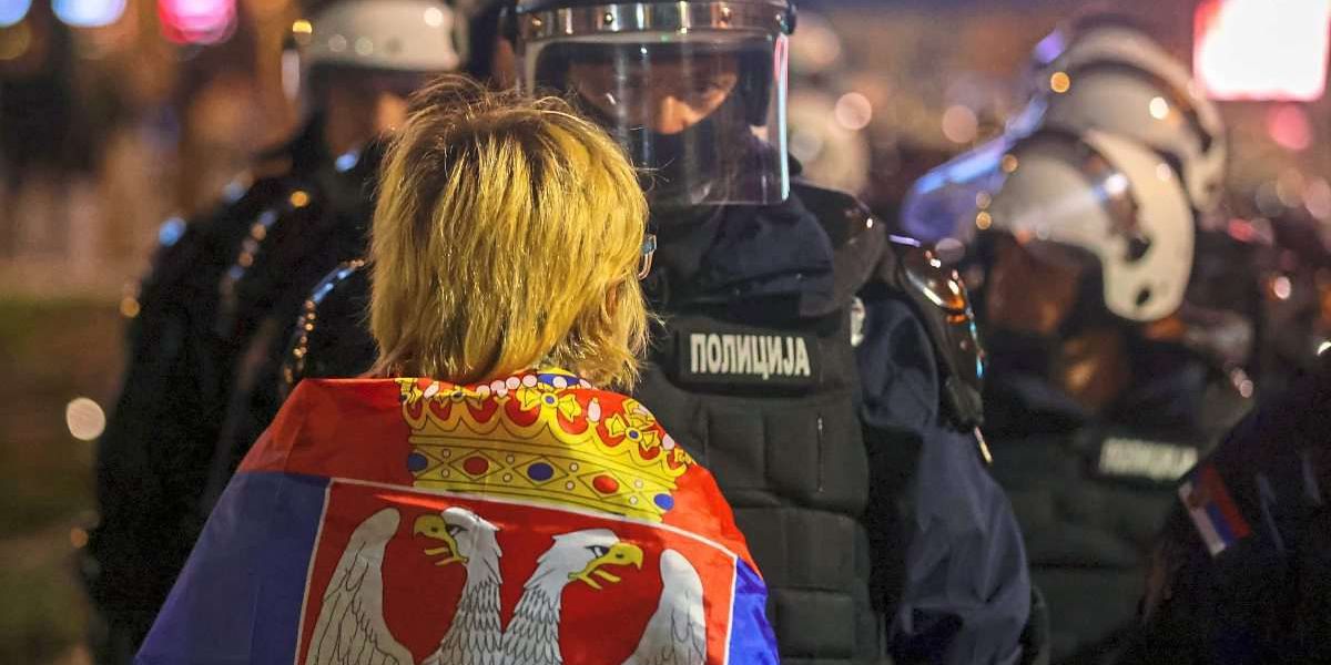 Belgrad: NGO geht von Angriff mit einer Vortexkanone auf Demonstranten aus
