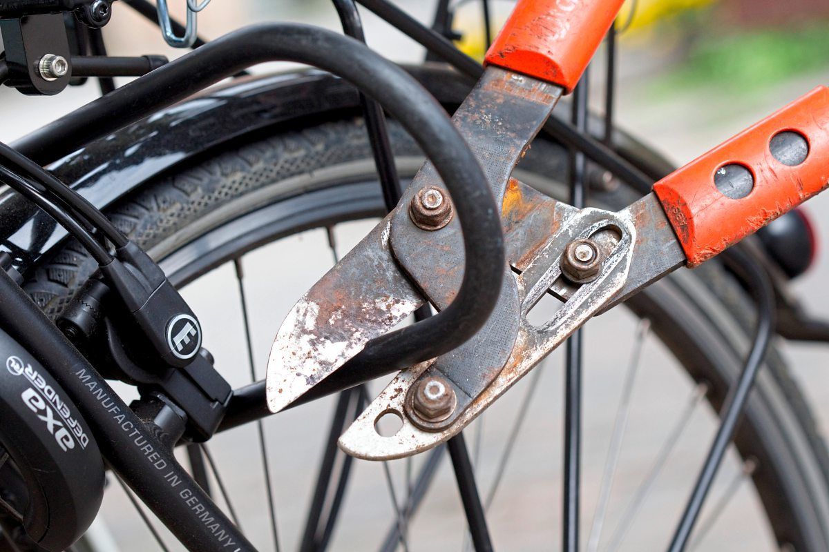 Schachingers "Daneben gehen" Ein Fahrrad ist zum Stehlen