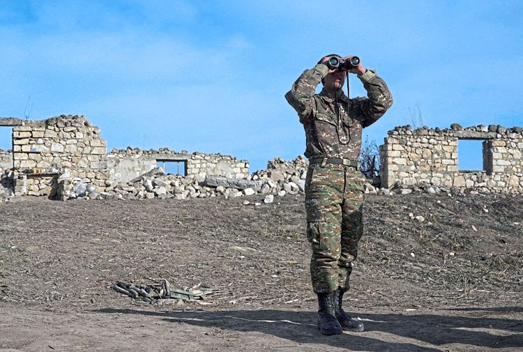 Ein armenischer Soldat in Bergkarabach.