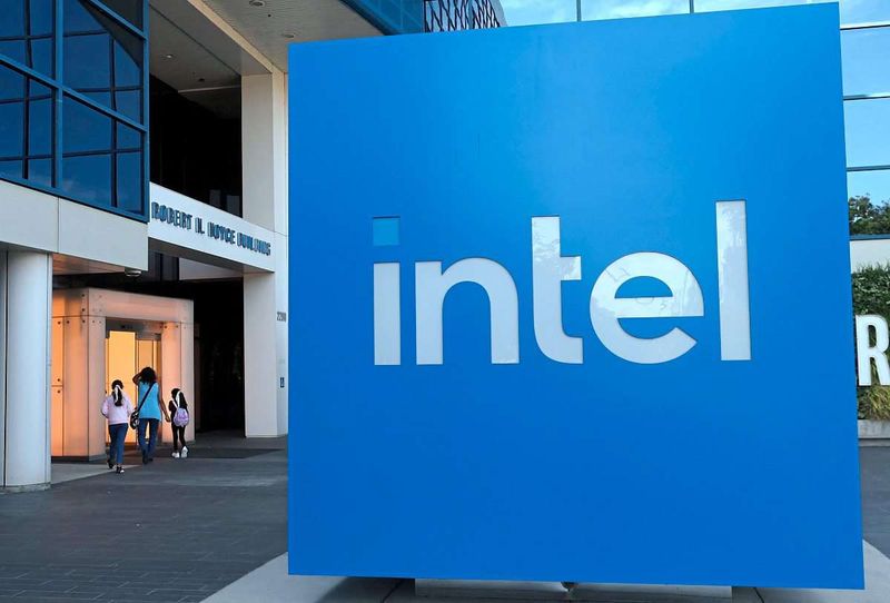 Intel soll Aufspaltung erwägen und Werk in Magdeburg streichen